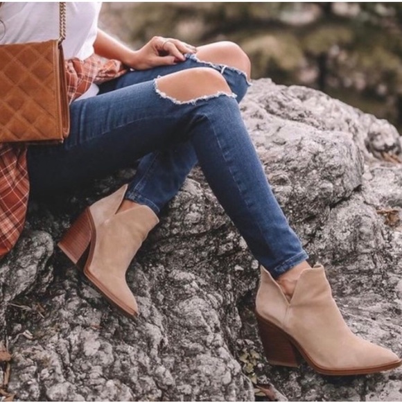 Vince Camuto Gigietta ankle bootie - Picture 2 of 13